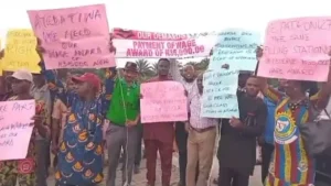 AGGRIEVED STAFFS OF ONDO VARSITY PROTEST AT CONVOCATION CEREMONY