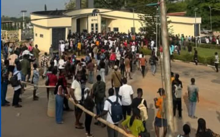 UI STUDENTS PROTEST SERVICE DISRUPTION DURING STRIKE
